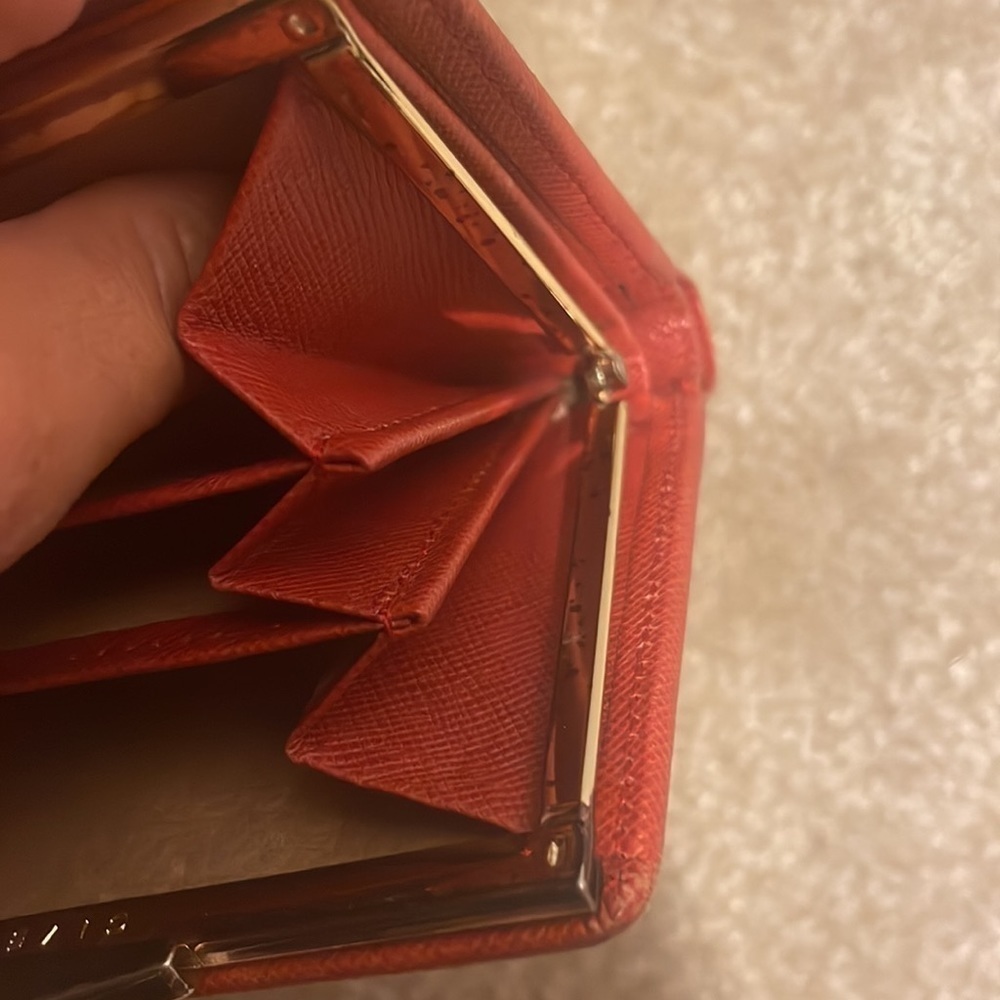 RED GIVENCHY KISS LOCK WALLET - Picture 11 of 16